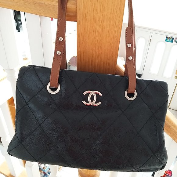 Auth Chanel Black Glazed Calfskin On the Road Tote Bag - Pre-owned - Picture 2 of 16